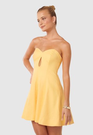 MARIAM CONTOURED MINI - Cocktailkleid/festliches Kleid - mango lassi