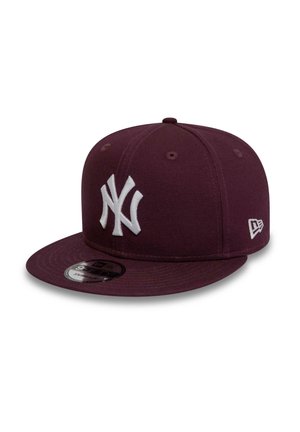 Dark purple New York Yankees snapback cap with flat brim and white embroidered logos on front and side.