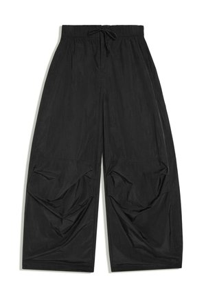 Pantalon noir à jambes larges avec taille élastique et cordon de serrage, avec des détails froncés au niveau des genoux.