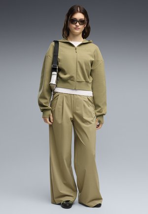 Puma, PUMATECH SENSE 4-WAY STRETCH RELAXED HOSE - Stoffhose - chai latte