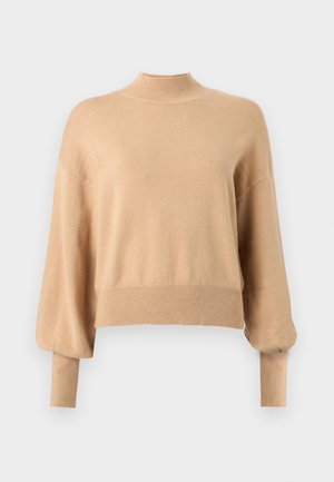 Beige gebreide trui met een hoge col, doorgestikte schouders en geribbelde boorden. Het heeft een ontspannen pasvorm met een cropped lengte en een zachte textuur.