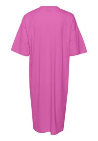 Vaaleanpunainen ylisuuri t-paita, jossa on lyhyet hihat, pyöreä kaula-aukko ja sileä pinta, esittäen tasaväristä ilman lisämalleja tai yksityiskohtia.