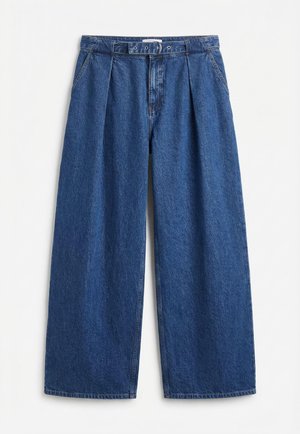 Modri široki jeans hlače z visokim pasom, sprednjimi gubami, zanke za pas in ujemajočim pasom iz tkanine.
