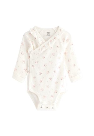 Vitt bomullsbodysuit för baby med ljusrosa blommönster, långa ärmar, rynkad halsringning och tryckknappar i botten.