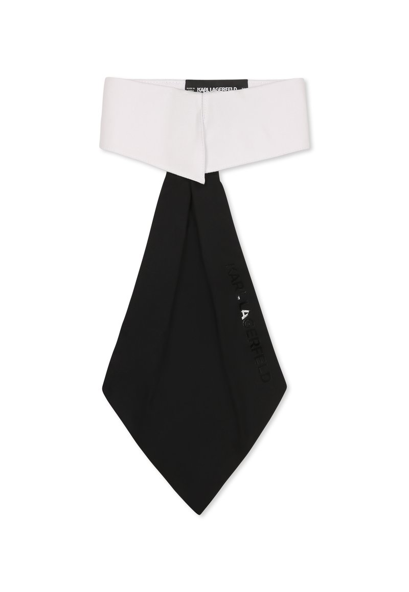 Cravate noire et blanche, avec une large bande blanche et une extrémité pointue noire ornée du logo embossé "KARL LAGERFELD". Texture de tissu lisse.