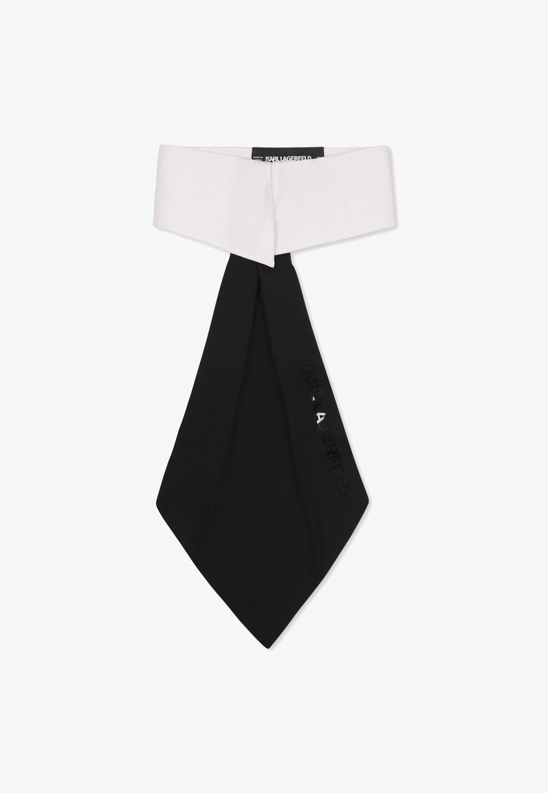 Cravate noire et blanche, avec une large bande blanche et une extrémité pointue noire ornée du logo embossé "KARL LAGERFELD". Texture de tissu lisse.