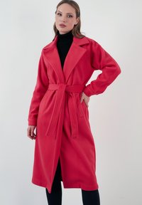 LELA LOOSE FIT - Klasičan kaput - fuchsia