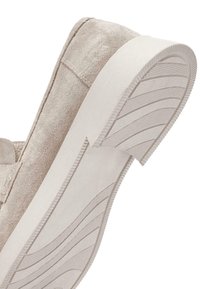 Derimod Scarpe senza lacci - beige