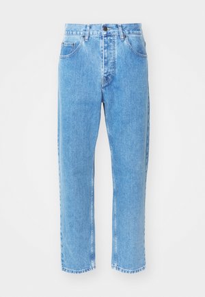 Jeans in denim azzurro chiaro con un design a gamba dritta, cinque tasche e una chiusura a bottoni classica in vita.