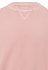 Helles rosa Sweatshirt mit einem gerippten Rundhalsausschnitt und einem subtilen V-Nähten-Detail. Die Textur erscheint weich und leicht dehnbar.