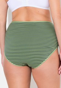 Gröna och marinblå randiga högmidjade trosor med en mjuk textur och kontrasterande kant. Midjebandet sitter bekvämt ovanför höfterna.