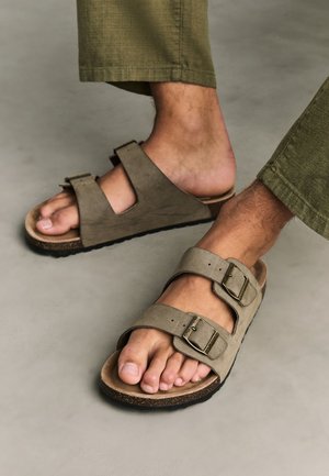 Next, REGULAR FIT - TWO BUCKLE - Sandalias planas - taupe