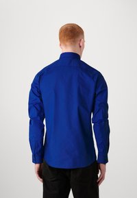 Twisted Tailor FORM BLUE - Camicia - blue