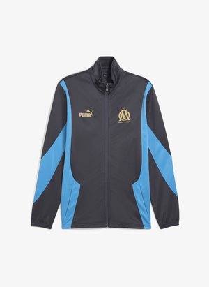 Puma univerzitetna jakna z temno sivo telo, modrimi stranskimi paneli, visokim ovratnikom, sprednjim zadrgo in zlatimi logotipnimi podrobnostmi za športen videz.