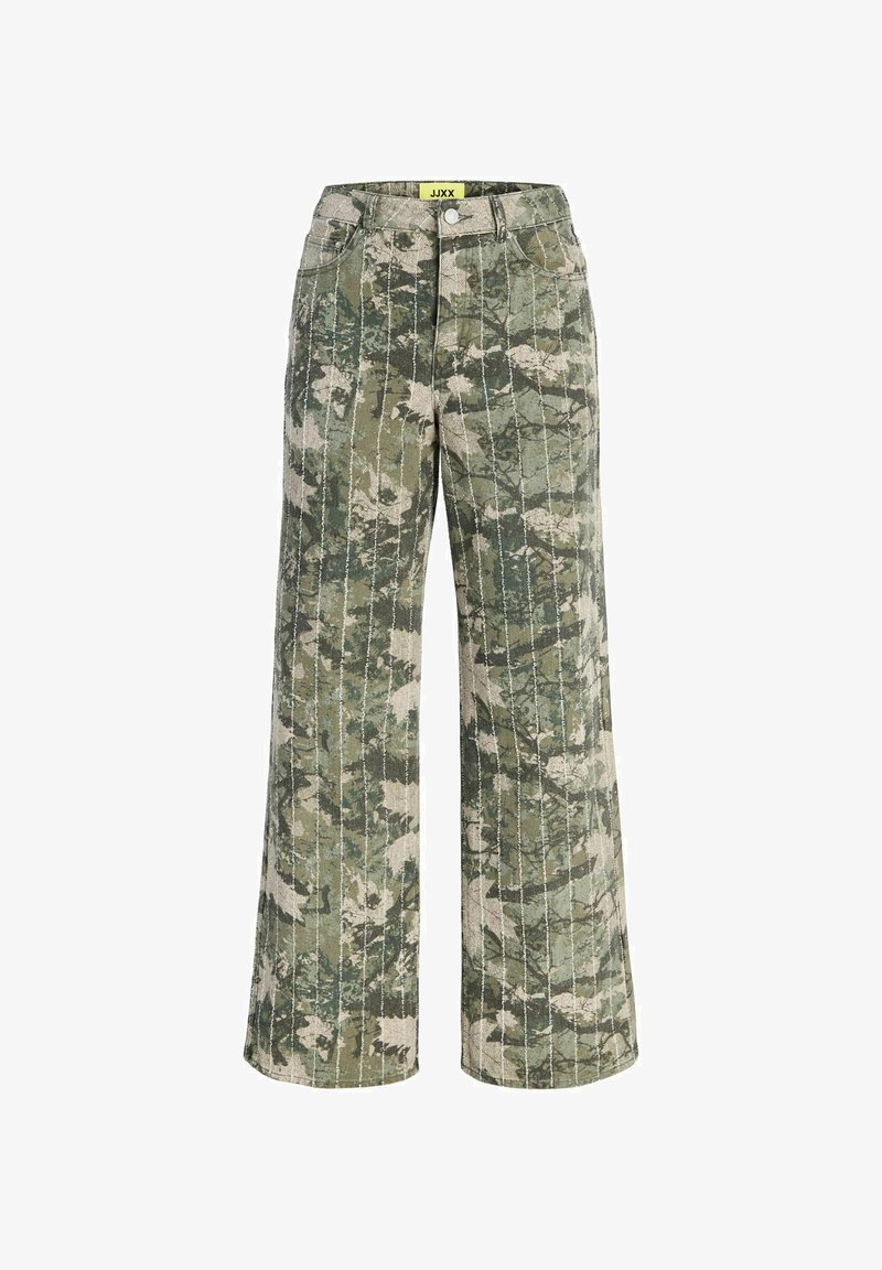 Pantalones de pierna ancha camuflaje en verde y beige, con costuras verticales blancas y cierre delantero con botones.