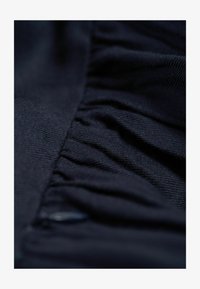 Unausgewählt, darkblue