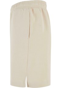 Beige puuvillashortsit, joissa on elastinen vyötärö, sivutaskut ja halkio kummassakin sivussa, tarjoavat suoran istuvuuden. Pehmeä rakenne.