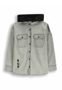 Szara koszula zapinana na guziki z czarnym kapturem. Posiada dwie kieszenie na piersiach, czarne guziki oraz nadruk graficzny na dolnej lewej stronie.