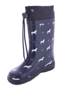 Botte de pluie en caoutchouc, mauve foncé avec des motifs de chevaux et de fers à cheval blancs, dotée d'un cordon de serrage en haut pour un ajustement réglable.