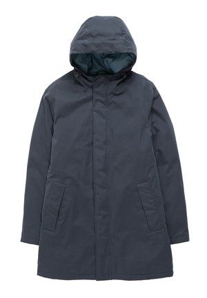 Parka impermeable de color gris oscuro con capucha, que presenta un cierre de cremallera en la parte delantera, dos bolsillos laterales y una textura suave. Diseñada para proteger contra el frío.
