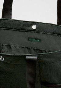 lululemon DAILY MULTI-POCKET TOTE - Bolsa de deporte - rainforest green black