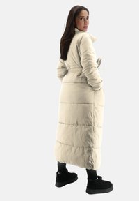 Cherry Koko Abrigo de invierno - beige