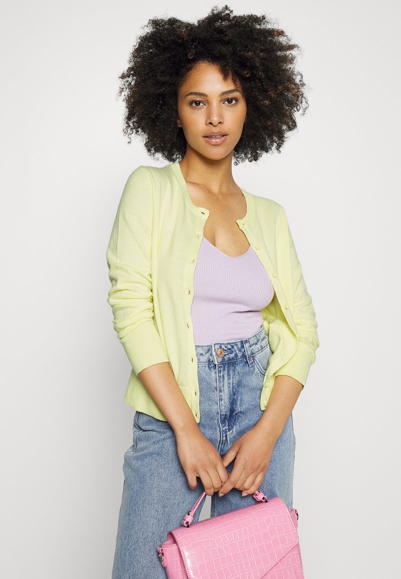 Damen Strickjacken | GAP Petite CREW CARDI Strickjacke soft yellow/gelb - UV64669 Damen Strickjacken | GAP Petite CREW CARDI Strickjacke soft yellow/gelb - UV64669