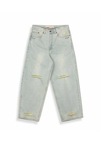Jeans in denim azzurro chiaro con vestibilità rilassata, caratterizzati da strappi sulle ginocchia, orli sfrangiati e cinque tasche con rivetti metallici.
