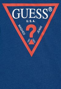 Guess CORE TODDLER KIDS BOY - Triko s potiskem - blue maya