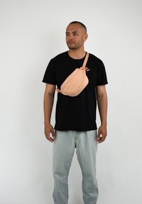 Johnny Urban BEN UNISEX - Marsupio - peach