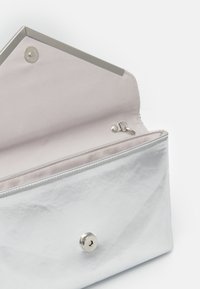 Anna Field Pikkulaukku - silver-coloured