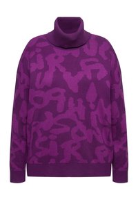 Pull en tricot violet avec un col montant, présentant un motif texturé et des formes abstraites dans des nuances variées de violet.