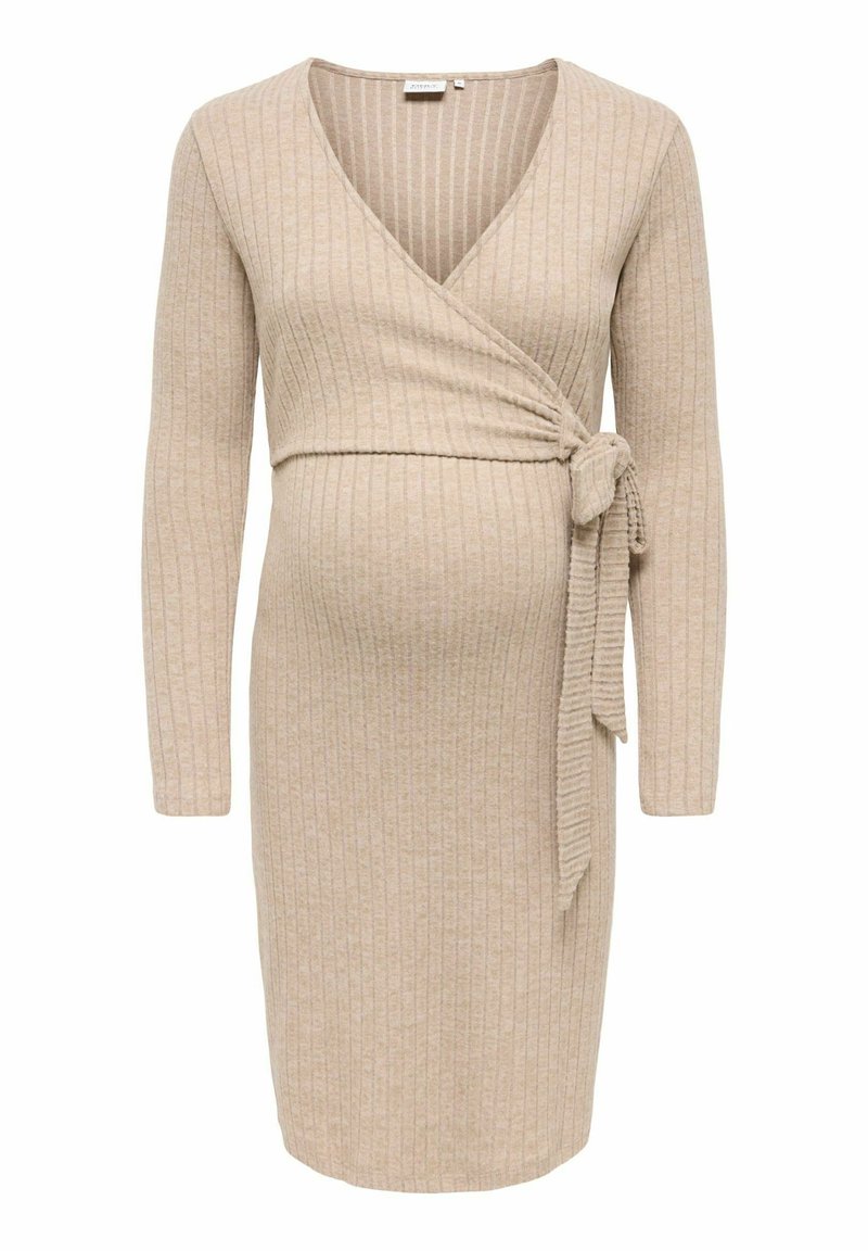 Robe de maternité en maille beige doux avec une texture côtelée, col en V, manches longues et un design croisé avec un lien sur le côté.