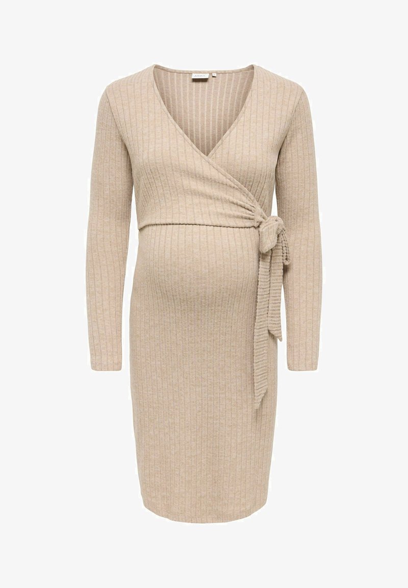 Strikket graviditetskjole i blød beige med ribbet tekstur, V-hals, lange ærmer og et slå-om design med bånd i siden.