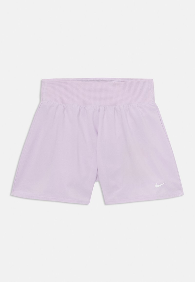 Nike sportlikud lühikesed püksid heledas lavendlis, millel on tekstuuriga vöökoht, lahtine istuvus ja väike valge logo alumises vasakus nurgas.