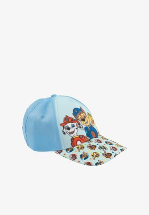 Cappellino per bambini azzurro chiaro con personaggi colorati di Paw Patrol, tra cui un dalmata con cappello da pompiere rosso, un pastore tedesco con uniforme da poliziotto blu e un cane giallo.