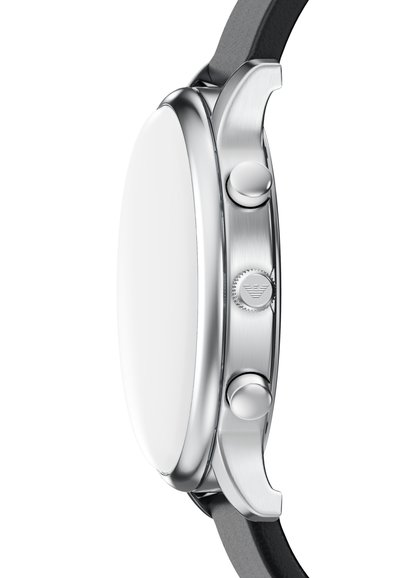 Zilveren horloge van roestvrij staal met een vlak, wit wijzerplaat en twee drukknoppen. Zwarte leren band met een gladde textuur.