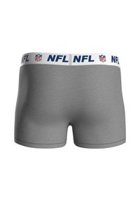 Szare bokserki z białym paskiem w pasie, na którym znajduje się logo NFL i napis. Materiał wygląda na gładki, z dopasowanym krojem.
