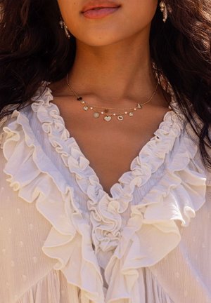 My Jewellery, NECKLACE WITH HEARTS AND IMITATION PEARLS "DREAM CHASER" - Ketting - gold-coloured verguld stainless steel