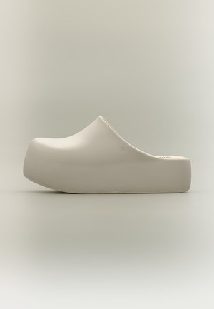 Melissa, FREE CLOG UP PLATFORM AD - Clogs - beige