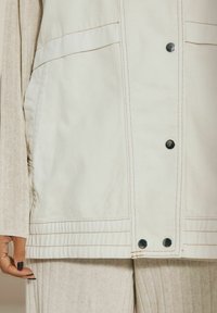 Next UTILITY - Liemenė - ecru cream