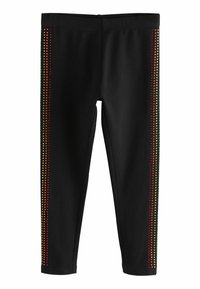 Schwarze Leggings mit einem figurschmeichelnden Design, die an den Seiten vertikale Reihen von mehrfarbigen Strasssteinen in Rot, Orange und Grün aufweisen.