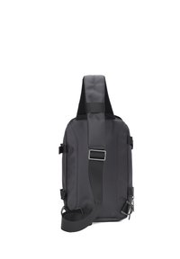 Borsa a tracolla nera realizzata in tessuto resistente con superficie testurizzata, spallaccio regolabile e tasca laterale con zip per maggiore praticità.
