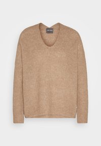 Unselected, roasted cashew
