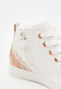 Friboo Sneakersy wysokie
