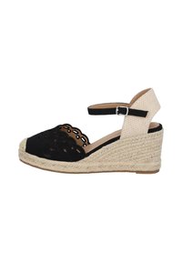 Sandale compensée noire en espadrille avec design découpé, dotée d'une semelle en jute tissée, d'une sangle à la cheville et d'un accent de talon texturé beige.