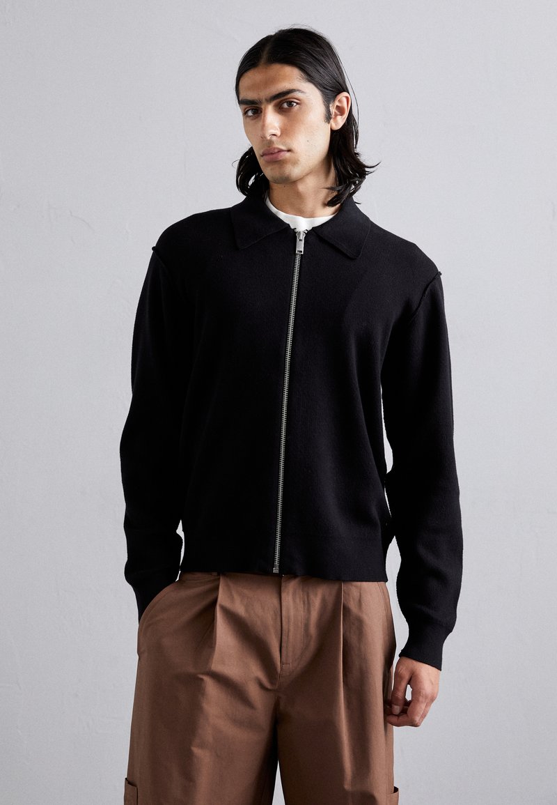 Han Kjøbenhavn - ZIP CARDIGAN - Kardiganas - black, Padidinti