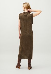 Odd Molly BRITT - Svetríkové šaty - golden taupe