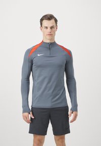 Nike Performance STRIKE DRILL TOP - Langarmshirt - iron grey/dragon red/white