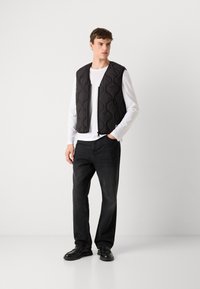 HUGO BOCOLINO - Strukirani kaput - black